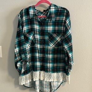 Women’s button up top